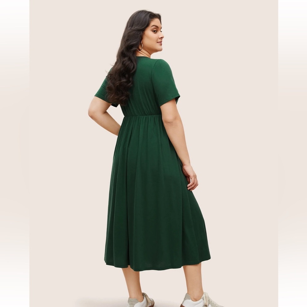 BloomChic Supersoft Essentials Plain Pleated Dress - Picture 3 of 8